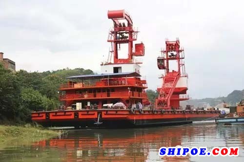 东港船舶   75米双浮吊趸船