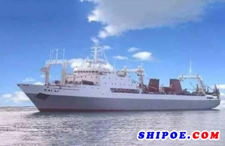 磷虾船