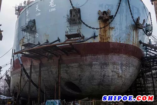 苏通船务深圳事业部改装船“华天龙”项目顺利出坞