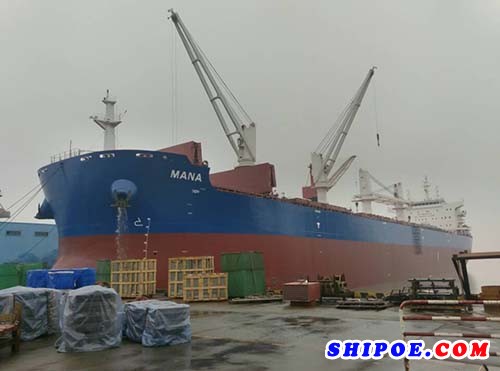 泰州口岸船舶    64000吨散货船