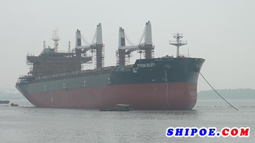 泰州口岸船舶GD3.8万吨散货船下水