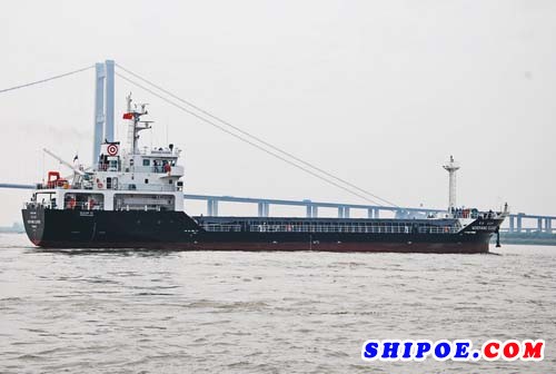 镇江船厂顺利交付第三艘3700DWT杂货船