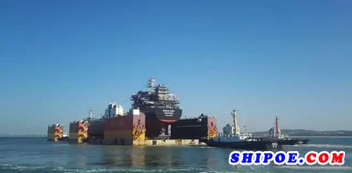 威海三进船业1.1万吨油化船下水