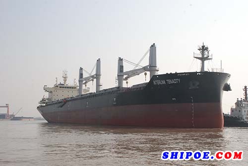 泰州口岸船舶GD38000吨散货船交付