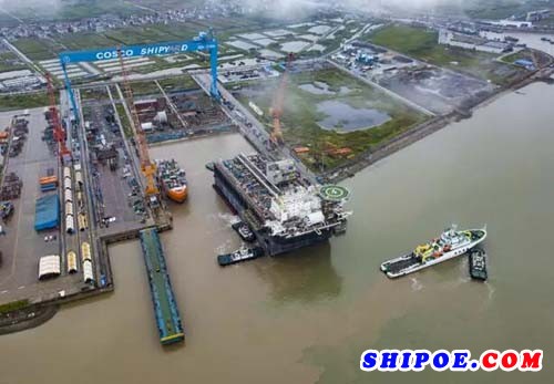 启东中远海工承建的巴西石油FPSO N518项目艏艉总段先后于6月17日、20日启拖