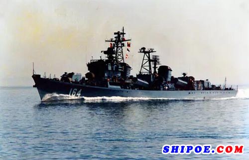 上个世纪80年代初期，在3号船台建造的某型导弹驱逐舰，也是该船台建造的第一艘船