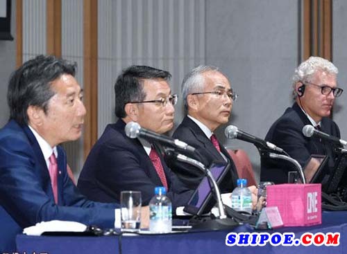 （左起）川崎汽船社長(zhǎng)村上、商船三井社長(zhǎng)池田、日本郵船社長(zhǎng)內(nèi)藤、ONE社長(zhǎng)尼克松