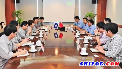 沪东中华造船副总经理金燕子对宝钢特钢在殷瓦合金研制方面取得的成绩表示祝贺。