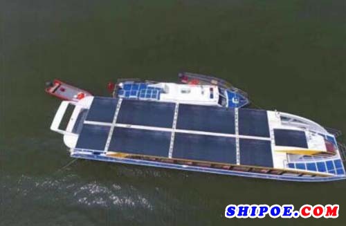湖南海荃公司建造的新型环保船舶—薄膜太阳能动力豪华游船