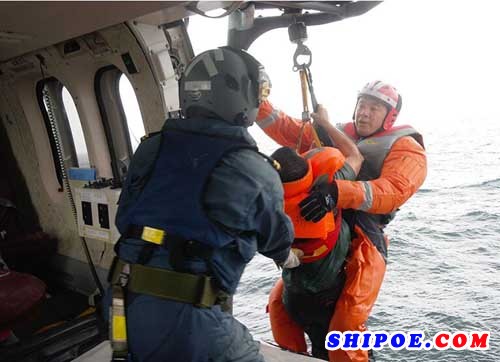 货船惠州海域沉没 粤港联手救出12名落水船员
