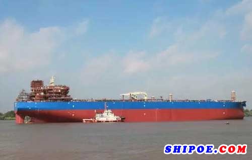 中海工业江苏两艘阿芙拉系列油轮同日出坞