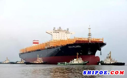 扬子江船业为新加坡太平船务建造的第4艘11800TEU集装箱船在扬子鑫福船坞顺利出坞