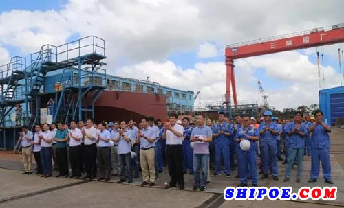 三林船厂举行国内首制油电混合动力拖轮 “海港711”