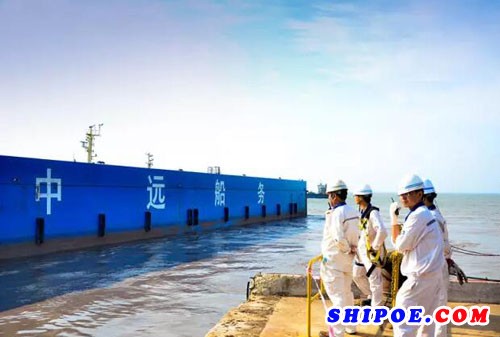 启东中远海工承接的首个海工修理项目风车安装船“力雅”完成原定修理任务顺利出坞