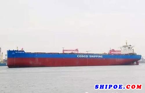 港船重工建造的180000载重吨节能环保型散货船系列船３号船“XINCHANGHAI”号签字交船