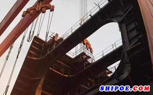 外高桥造船40万吨VLOC大型总段涂装完整性施工取得突破