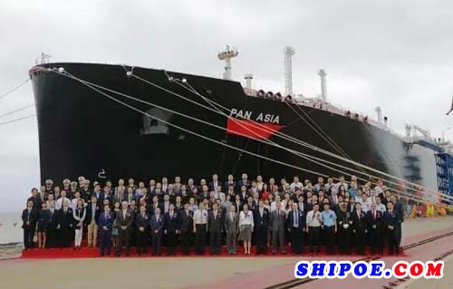 中国船舶工业贸易公司相关负责人以及船东方、船级社、金融机构、PULNG项目监造组等有关单位近200名嘉宾出席。
