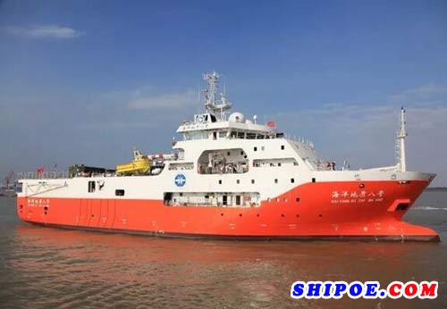 广州海洋地质调查局建造的综合物探调查船“海洋地质八号”