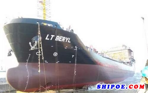 江苏大洋海装2号4000吨沥青船下水
