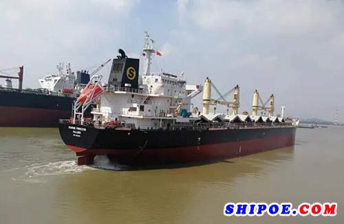 广东中远船务所造两艘散货船五年特检同日开航