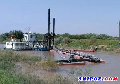 东港船舶建造的援乌9#、10#挖泥船完整性交付乌方