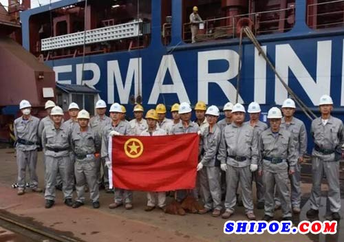 沪东中华造船13000吨重吊船首船完成各项试验靠泊浦西4号码头