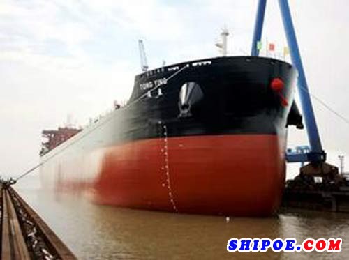 金陵船厂签订一艘82000吨散货船建造合同