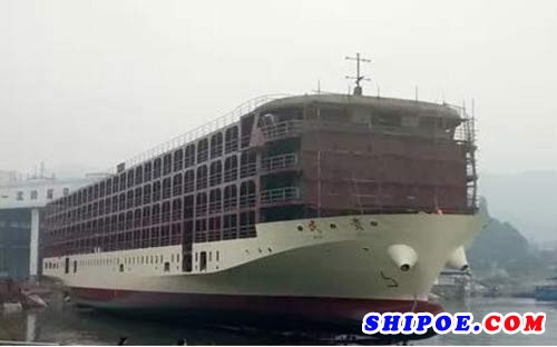 川东船舶重工建造的民生商品汽车滚装船2#船顺利下水