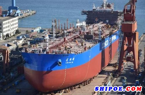 大船集团一艘7.2万吨成品油船下水