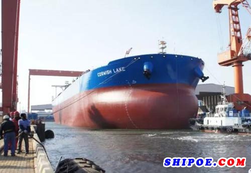 大船集团新一代31.9万吨VLCC顺利出坞