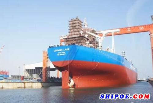 大船集团为大连中远海运油品运输有限公司建造的31.9万吨VLCC顺利出坞
