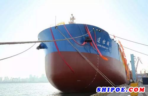 大船集团最新开发LR1型成品油船命名交工