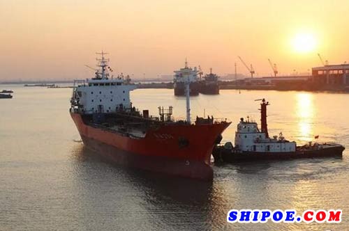 江苏海通一艘9200吨油船试航归来
