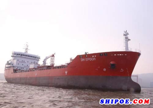 新乐造船13200吨双相不锈钢化学品船 “时代”轮交船