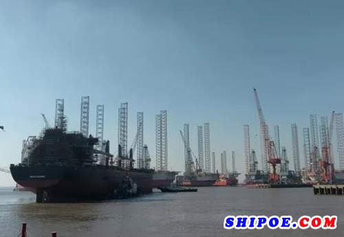 江苏招商重工首个民船项目顺利完成下水出坞节点