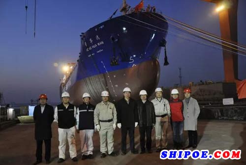 中船澄西一艘7500吨沥青船在扬州分公司船台下水