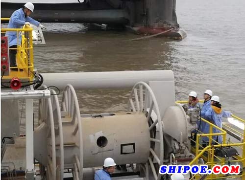 深水动力定位原油输送装置自主开发