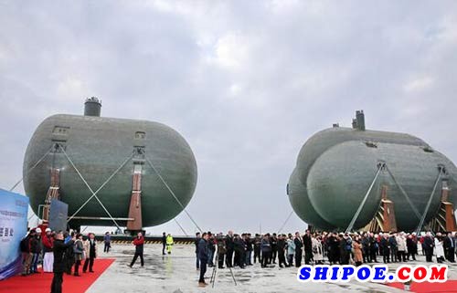 江苏华滋海洋工程有限公司自主设计制造的世界最大船用C型液罐在江苏启东海工船舶工业园区正式交付