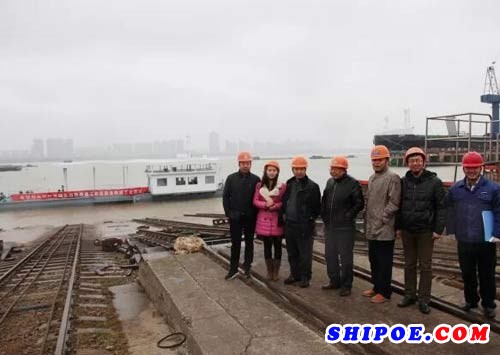 南京市轮渡公司300客位渡轮配套项目——码头消险改造工程趸船及栈桥在南京厂区顺利下水