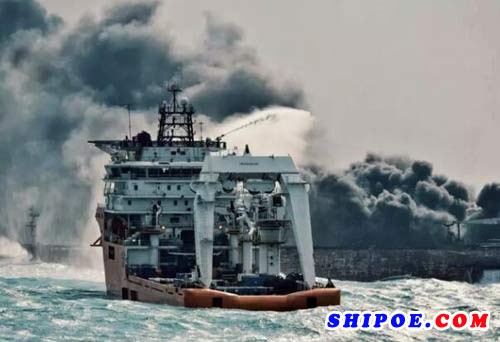 “桑吉”轮灭火仍在持续，油轮装载的凝析油对海洋有潜在威胁