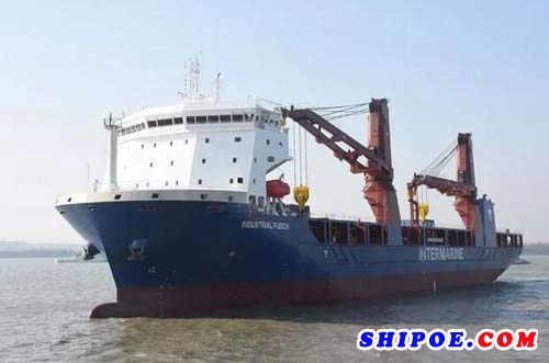 沪东中华造船第2艘13000吨重吊船试航凯旋