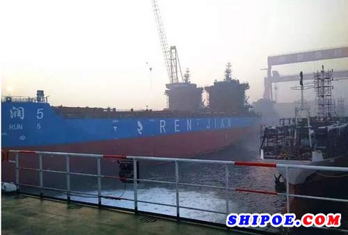 京鲁船业5艘船舶顺利出坞 迎来2018年的开门红