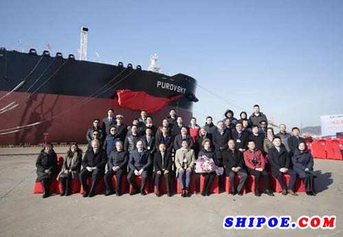 武船集团北船重工交付11.3万吨成品油轮