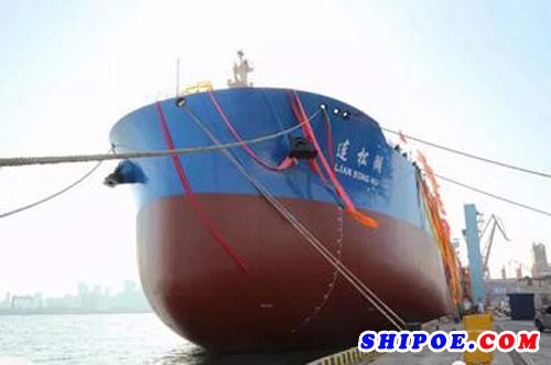 72000吨成品/原油船是大船集团自行研发并为中远海运大连油品运输有限公司设计建造的国内首艘36米宽体