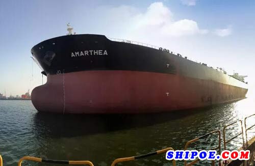 大连中远海运重工11.3万载重吨原油轮“阿玛西娅”完成试航