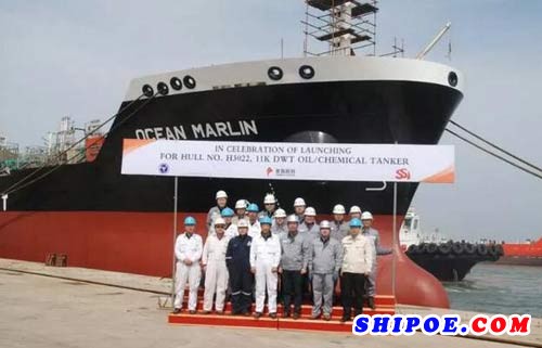 威海三进船业1.1万吨油化船H3022下水