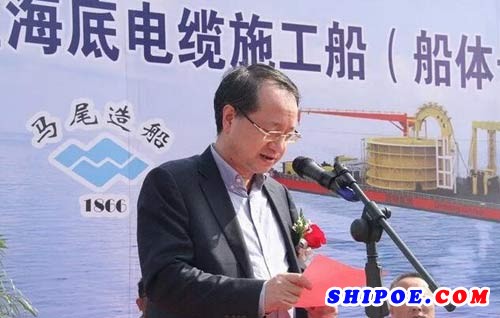 陈振新表示，新型海底电缆施工船对舟山电力将承接的国内最高电压等级的500千伏交联聚乙烯海缆敷设工程至关重要