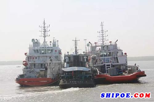 武船集团双柳武船2艘近海工作船顺利同时离厂
