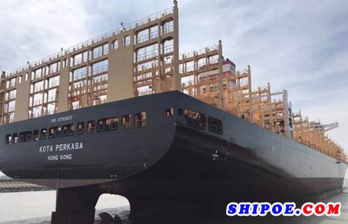 扬子江船业第八艘11800TEU集装箱船命名