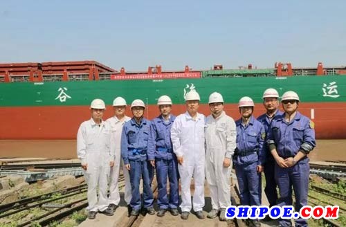 金陵船厂为中谷海运建造的第4艘2500箱集装箱船顺利下水